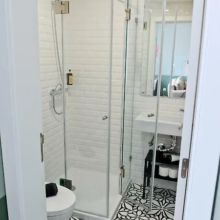 Pop The Cork In By Misha's Place 5b Daire *