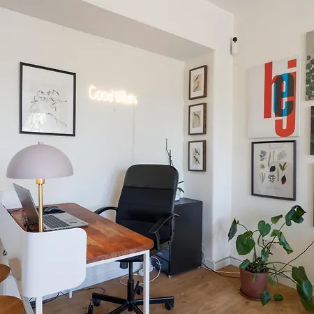 Pop The Cork In By Misha's Place 5b * Lissabon