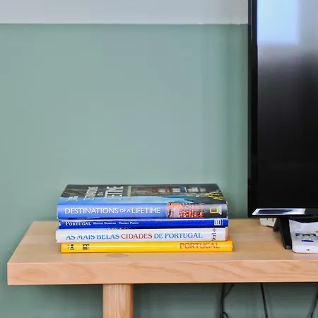 Pop The Cork In By Misha's Place 5b Lissabon