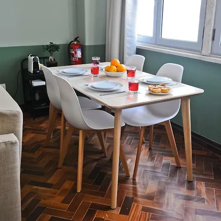 Appartamento Pop The Cork In By Misha's Place 5b Lisbona