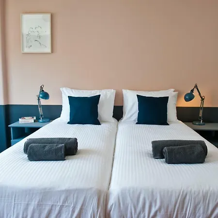 Pop The Cork In By Misha's Place 5b * Lissabon