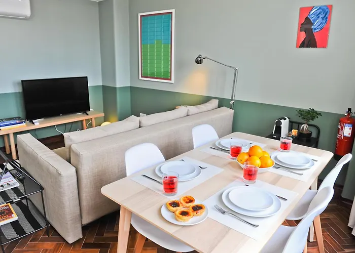 Pop The Cork In By Misha's Place 5b Lisboa