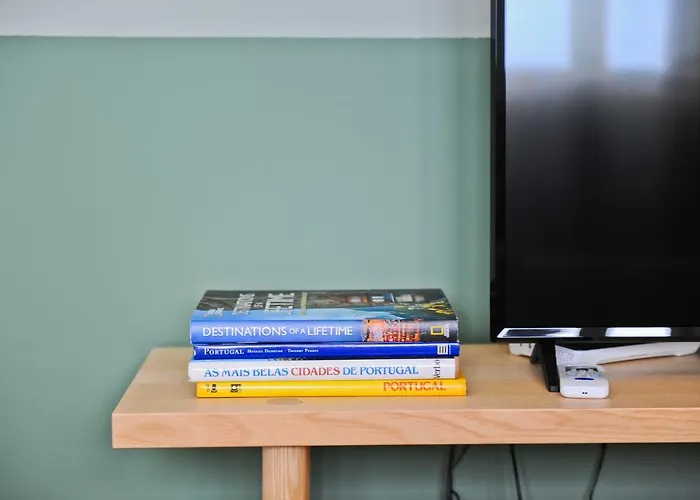 Pop The Cork In By Misha's Place 5b Lisboa