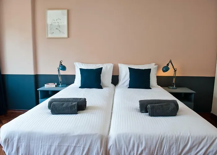 Pop The Cork In By Misha's Place 5b * Lisboa